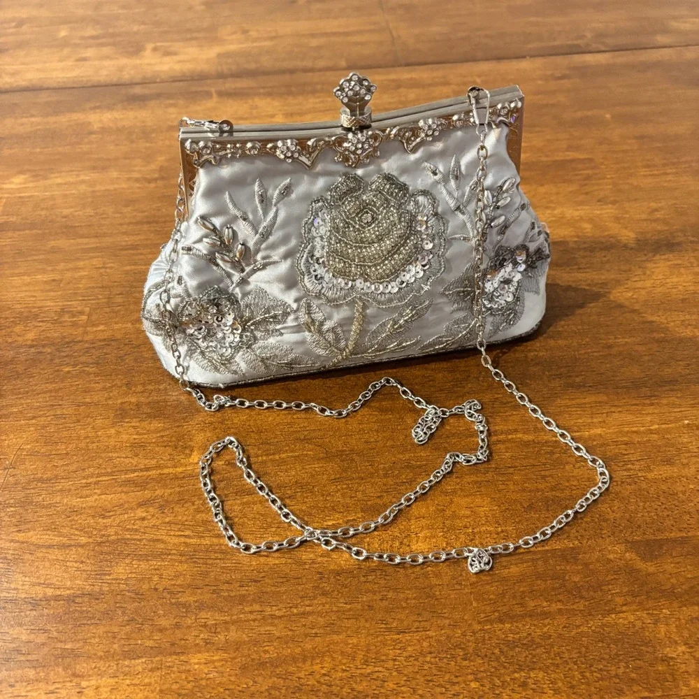 MG Collection Clutch Beaded Floral Satin OS Detachable Chain Silver Regencycore